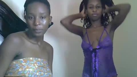 lutino_lovebirds online show from 03/06/26, 09:50