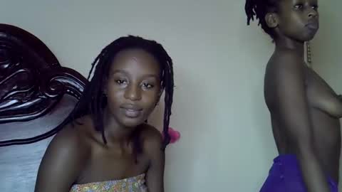 lutino_lovebirds online show from 03/10/26, 04:50