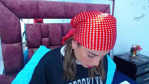 lutza_bela online show from 01/03/25, 08:11