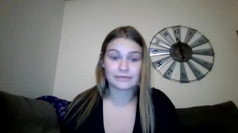 Luucy Lane online show from 04/25/26, 09:12