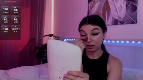 Veronica online show from 07/30/26, 12:04