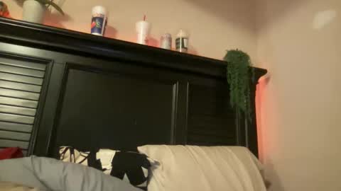 Snapshot of luvrxstarx chatting on 12/02/25, 03:34 luvrxstarx online show from 12/02/25, 03:34