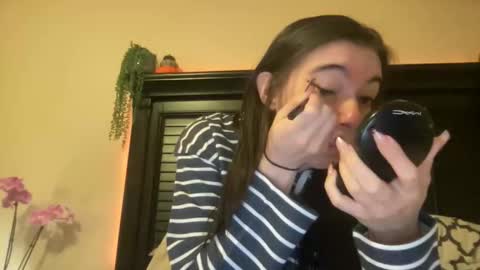 Snapshot of luvrxstarx chatting on 12/17/25, 12:49 luvrxstarx online show from 12/17/25, 12:49