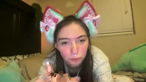 Snapshot of luvrxstarx chatting on 12/18/25, 04:40 luvrxstarx online show from 12/18/25, 04:40