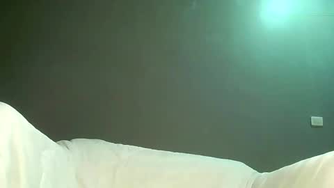 Bee Bee online show from 04/17/26, 04:26