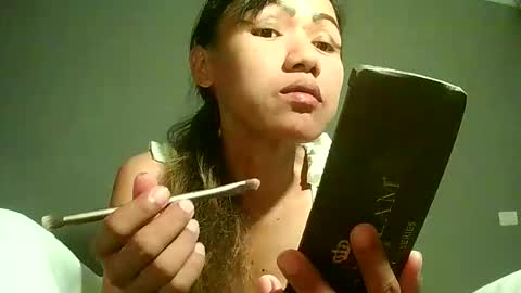 Bee Bee online show from 04/17/26, 06:55