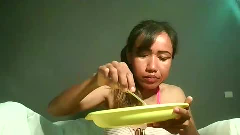 Bee Bee online show from 04/22/26, 03:53