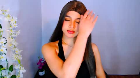 queen lux online show from 11/19/25, 12:49