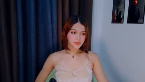 Snapshot of lux_white chatting on 06/21/26, 12:41 queen lux online show from 06/21/26, 12:41