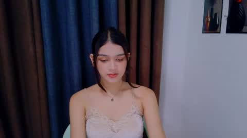 Snapshot of lux_white chatting on 07/06/26, 03:47 queen lux online show from 07/06/26, 03:47