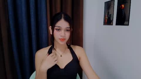 Snapshot of lux_white chatting on 07/13/26, 10:12 queen lux online show from 07/13/26, 10:12