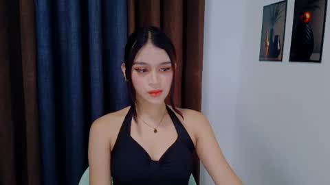 Snapshot of lux_white chatting on 07/14/26, 10:48 queen lux online show from 07/14/26, 10:48