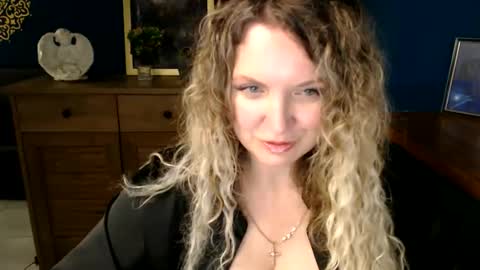 Donna online show from 06/06/26, 06:40