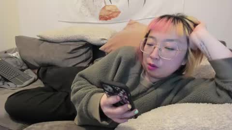 Snapshot of luxgray chatting on 12/03/24, 12:35 LuxGray online show from 12/03/24, 12:35