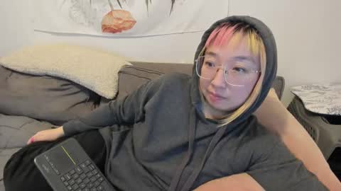 Snapshot of luxgray chatting on 12/05/24, 12:52 LuxGray online show from 12/05/24, 12:52