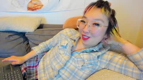 Snapshot of luxgray chatting on 01/12/25, 02:35 LuxGray online show from 01/12/25, 02:35