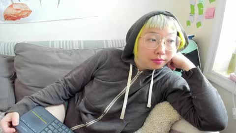 LuxGray online show from 04/18/26, 03:16