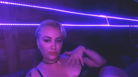 Lux Lovers Live online show from 10/07/25, 07:05