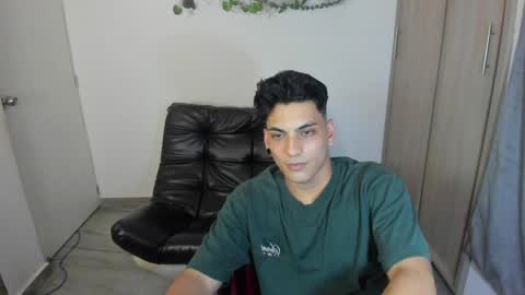 Snapshot of luxrx chatting on 04/29/26, 11:11 luxrx online show from 04/29/26, 11:11