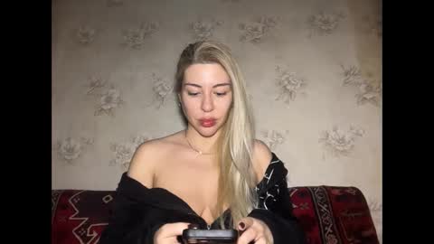 LuxSonyaStar online show from 12/22/25, 01:08