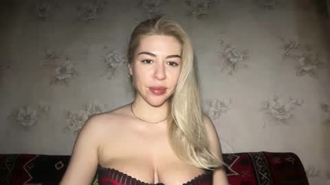 LuxSonyaStar online show from 04/22/26, 01:12