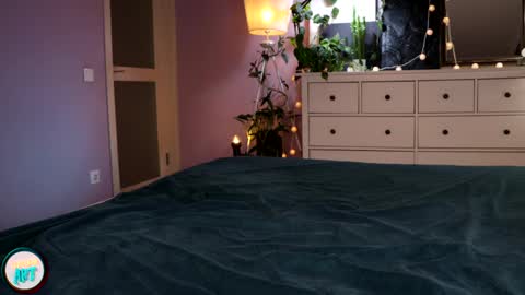 Snapshot of luxureart chatting on 02/17/25, 10:47 LuxureArt online show from 02/17/25, 10:47