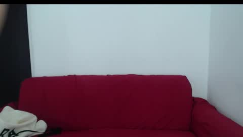 Snapshot of luxuriouss_s chatting on 01/27/25, 07:03 Laura online show from 01/27/25, 07:03