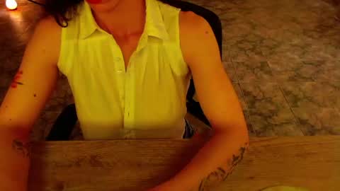 Snapshot of luxurydivine chatting on 06/15/26, 04:31 Liss online show from 06/15/26, 04:31