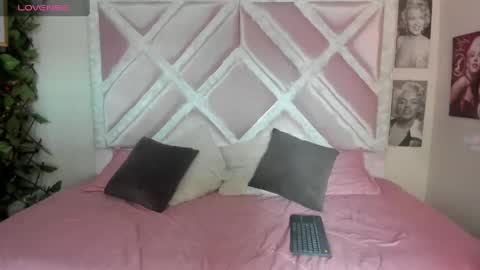 Lux online show from 04/23/26, 02:41