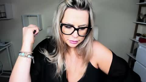 Snapshot of luxxx_diana chatting on 12/13/24, 06:53 Diana online show from 12/13/24, 06:53