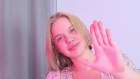 Snapshot of luxy_lust chatting on 10/10/25, 09:52 Olivia online show from 10/10/25, 09:52
