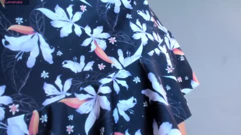 Snapshot of luxylux_ chatting on 04/18/26, 12:03 Luxy Lux online show from 04/18/26, 12:03