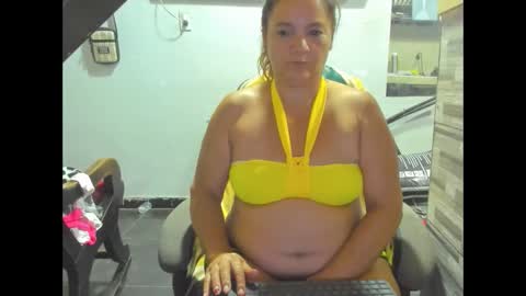 Snapshot of luzamandacastellanos chatting on 04/28/26, 04:39 ruby50 online show from 04/28/26, 04:39