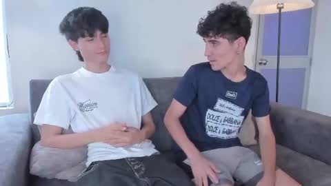 Snapshot of luzzxxx chatting on 06/17/26, 01:01 ANGEL Y SEBASTIAN online show from 06/17/26, 01:01