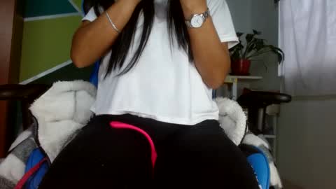 Snapshot of luzzy_cam chatting on 03/04/25, 09:43 luzzy I hope your visit and that we manage to get very hot online show from 03/04/25, 09:43