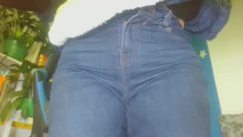 Snapshot of luzzy_cam chatting on 12/16/25, 12:04 luzzy I hope your visit and that we manage to get very hot online show from 12/16/25, 12:04