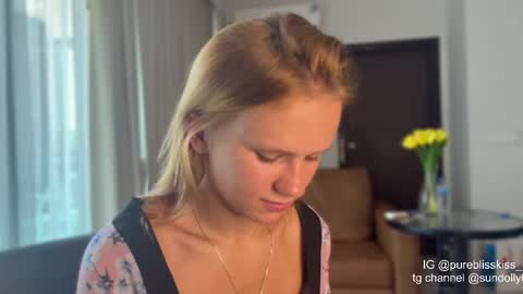 lxsundolyxl_ online show from 04/14/26, 05:13