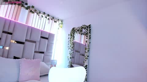 lya_brown online show from 11/21/25, 12:15