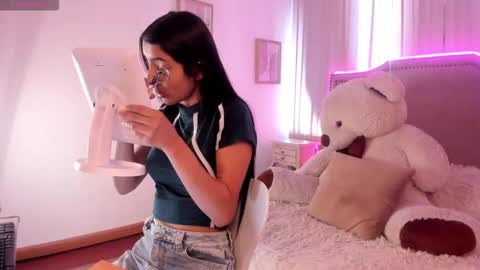 lya_brown online show from 11/30/25, 01:48