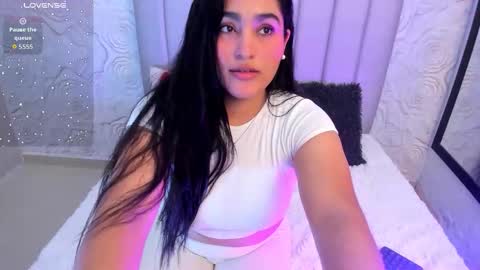 LYA DUBOIS  online show from 02/13/26, 09:33