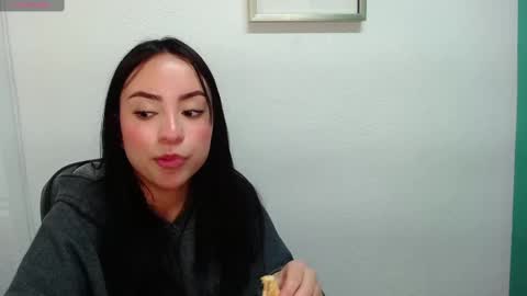 Snapshot of lya_levine chatting on 02/25/25, 06:31 Lya online show from 02/25/25, 06:31