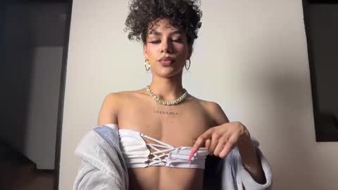 Snapshot of lyadumont chatting on 09/29/25, 03:11 LYA online show from 09/29/25, 03:11