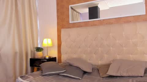 Lyan online show from 12/17/25, 06:58