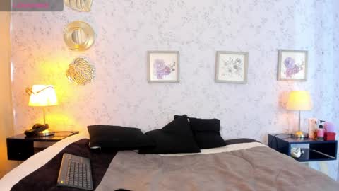 Lyan online show from 03/30/26, 07:15