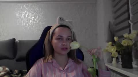 Snapshot of lyeeu25 chatting on 03/14/26, 09:09 Tina online show from 03/14/26, 09:09