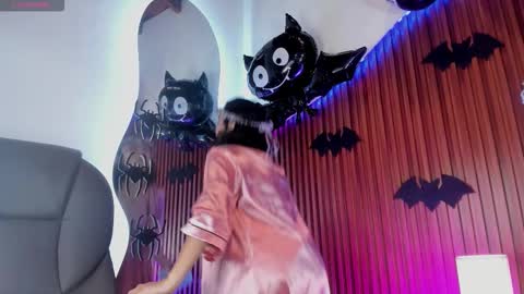 Lyhana Lee online show from 10/31/25, 08:10