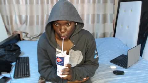 Snapshot of lyiajee chatting on 09/12/25, 09:42 lyiajee online show from 09/12/25, 09:42