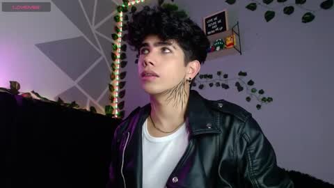 Lyle Bennett Freelance Model online show from 12/04/24, 10:02