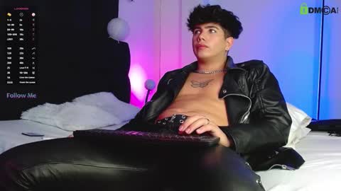 Lyle Bennett Freelance Model online show from 10/23/25, 11:09