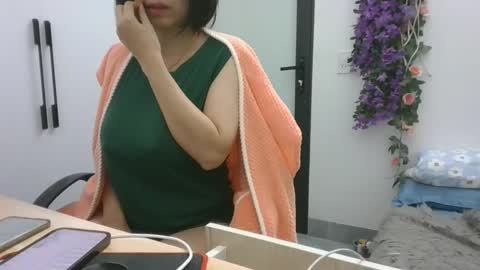 Snapshot of lyli_99 chatting on 11/25/25, 02:55 lyli_99 online show from 11/25/25, 02:55